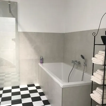 Bed & Breakfast Valkenbos *