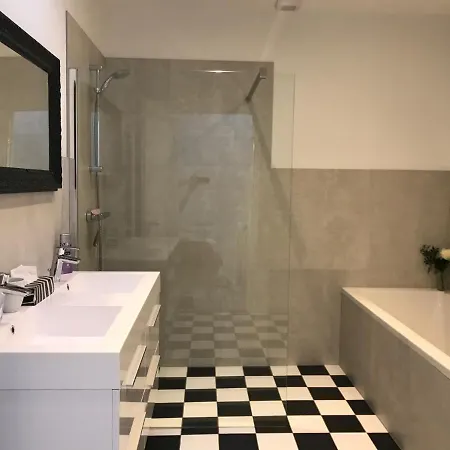 Valkenbos فندق مبيت وإفطار